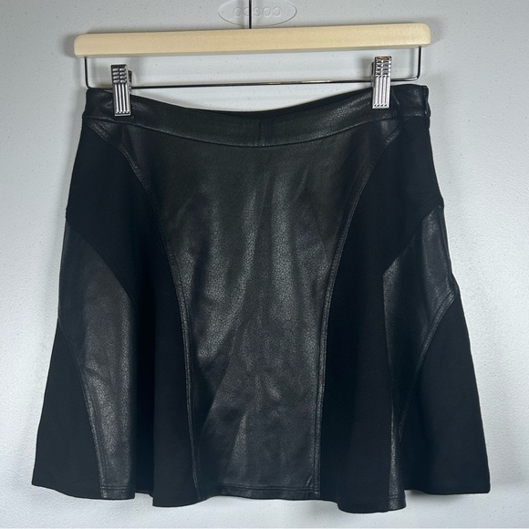 Jessica Simpson Faux Leather/Suede Black Mini Skirt. Size M. Mobwife. Grunge. - Picture 1 of 6